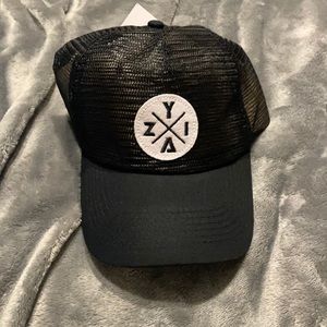 Zyia women’s mesh hat black